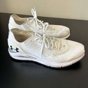 UA HOVR SONIC Sneaker